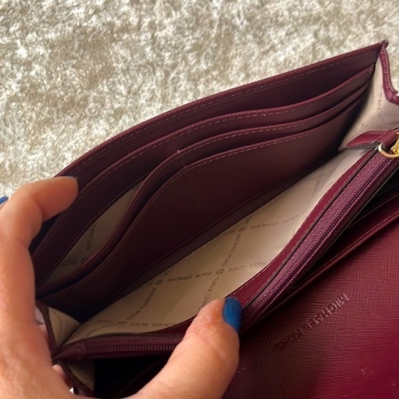 Brand New Michael Kors Large Snap Close Wallet Merlot w/ Neutral Logo Print - Picture 11 of 15